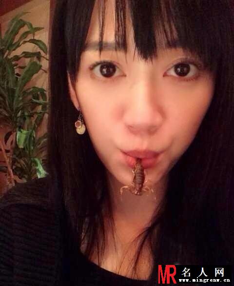 陈乔恩晒靓照肌肤细嫩 挺D奶可爱卖萌(1)