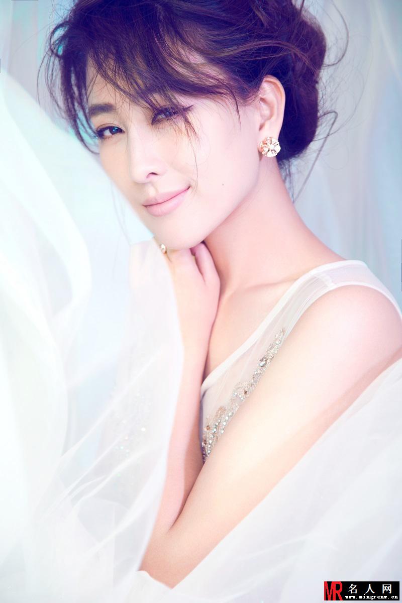 马苏最新婚纱唯美大片 演绎温婉梦幻新娘(1)