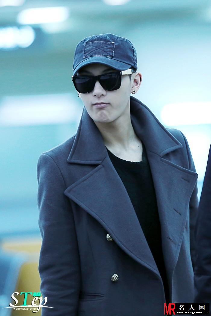 2014年11月EXO北京飞韩国机场写真黄子韬图片写真潮范十足(1)
