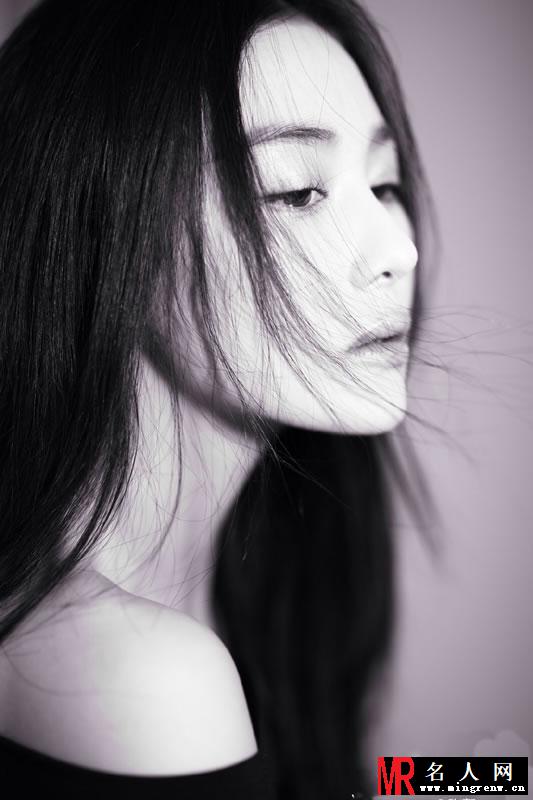 张馨予曝光一组黑白写真 清新可爱甜美迷人(1)