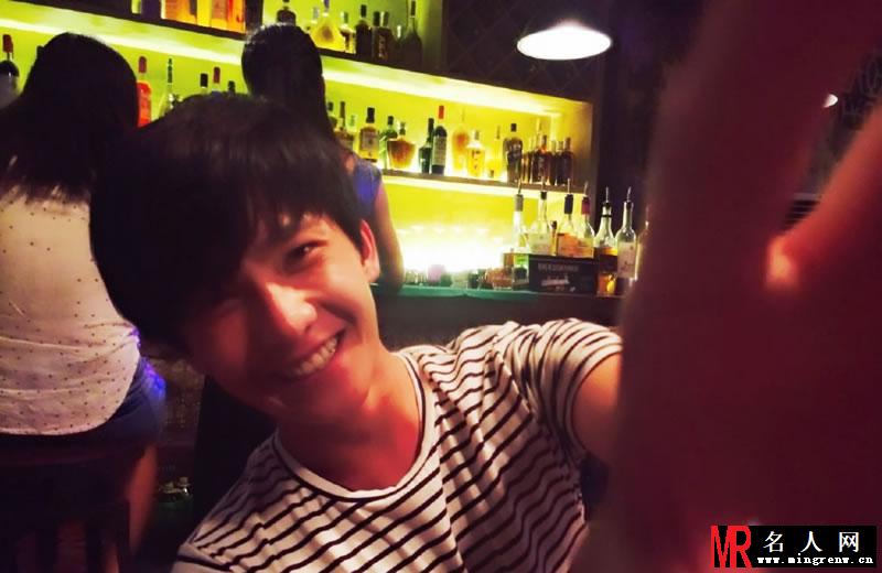 杨洋微博生活照集锦 男神秒变逗比(1)