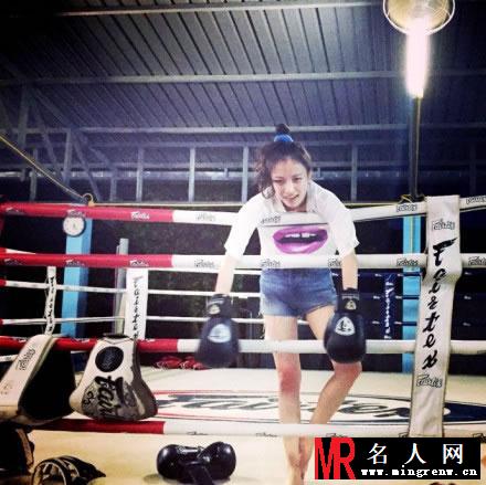 倪妮2014学习拳击照 女神瞬间变成凶残女汉子(1)