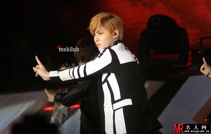 吴亦凡2012年新加坡SMT激情演唱掀起全场高潮(1)