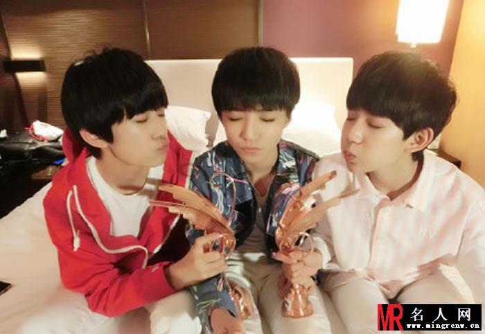 TFBOYS王俊凯2015最新生活照 充满阳光微笑温暖(1)