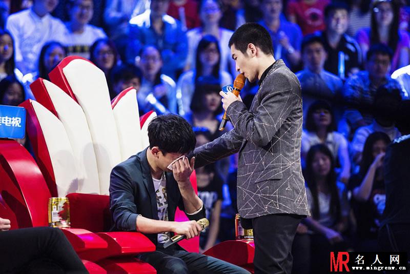 张杰唱到深处 洒泪现场唱金曲(1)