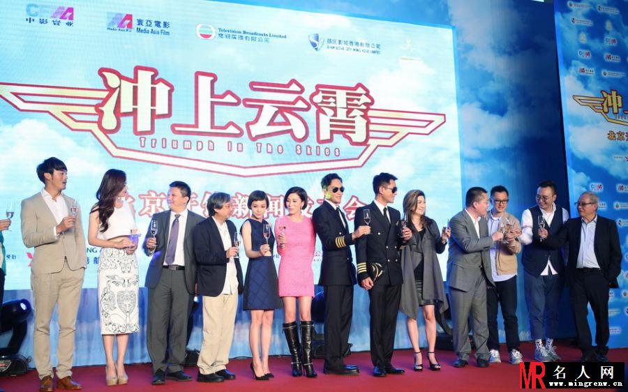张智霖古天乐机长制服现身 帅气保镖引尖叫(1)