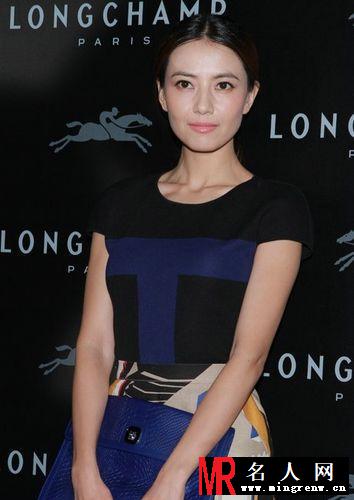高圆圆姐弟恋升温 演绎OL范幸福感妆容(1)