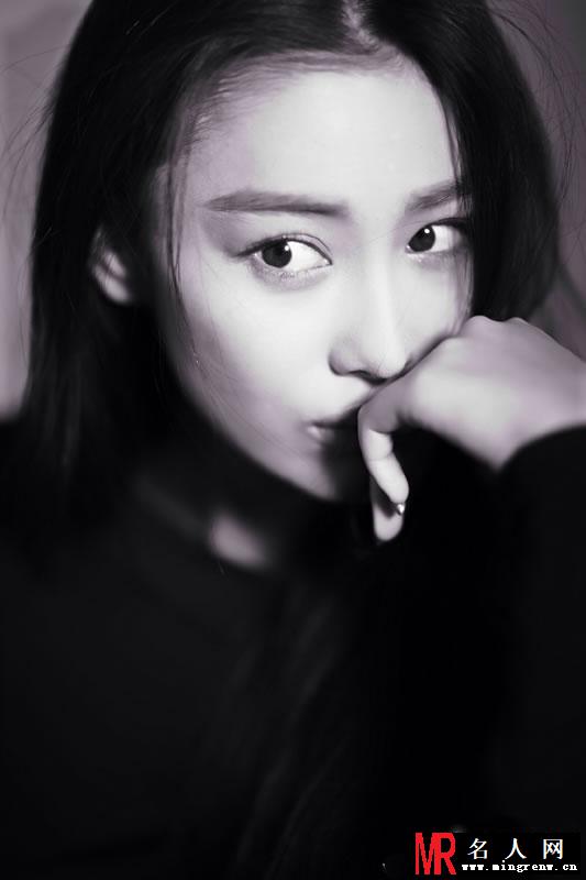 张馨予曝光一组黑白写真 清新可爱甜美迷人(1)