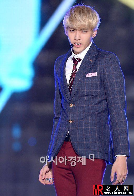 2013年super model帅气亮相惊艳全场 吴亦凡逆天颜值引粉丝尖叫(1)