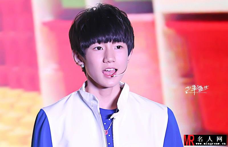 TFBOYS王源《中国文艺》 粉嫩脸蛋惹人爱(1)
