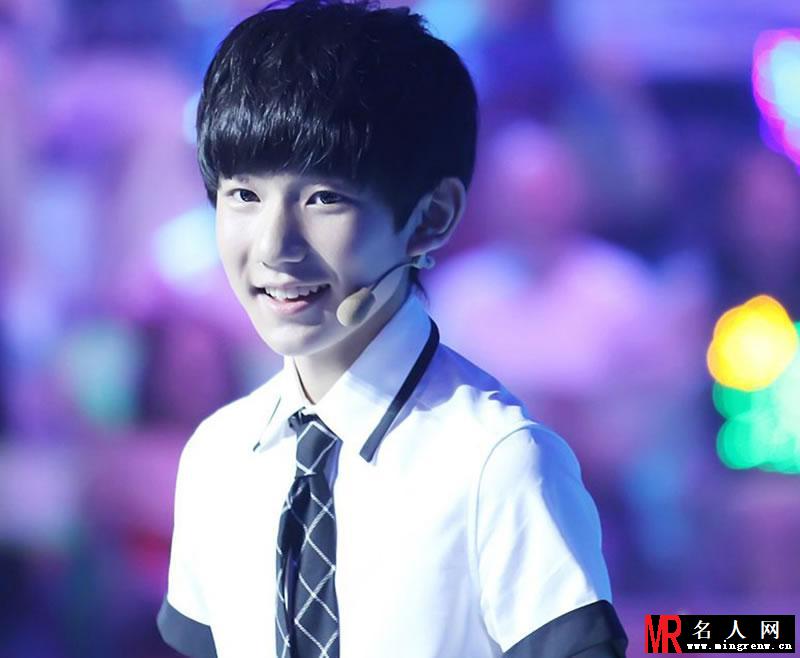 TFBOYS王源衬衫写真 卖萌耍帅都惹人爱(1)