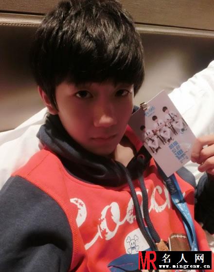 TFBOYS王源2015最新生活照 古灵精怪搞笑可爱(1)