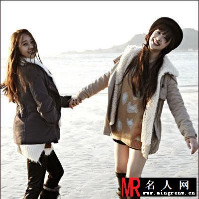 崔雪莉郑秀晶写真 姐妹情深获点赞(1)