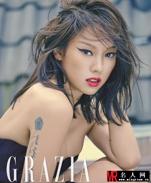 李孝利性感写真 精致妆容显魅惑(1)