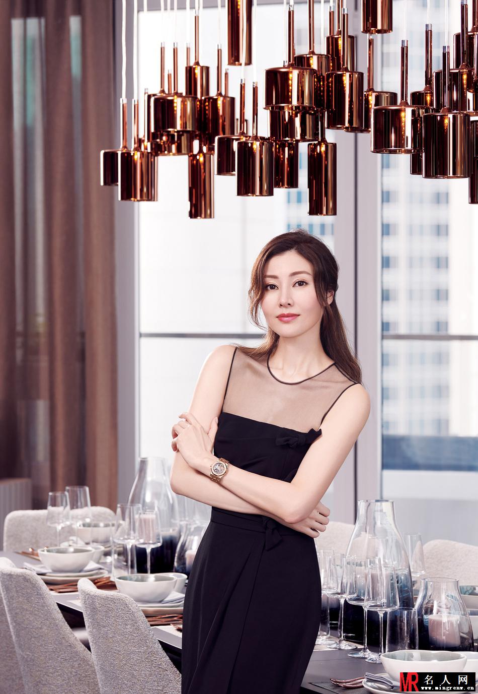 李嘉欣最新写真曝光 妆容淡雅尽显气质(1)
