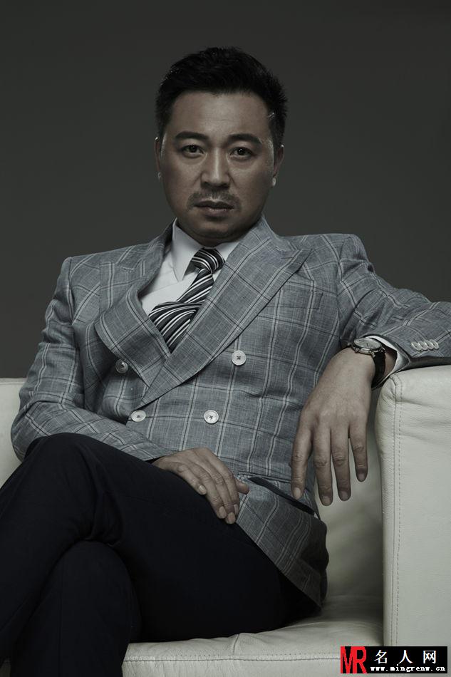张晞临优雅写真 睿智绅士范十足(1)