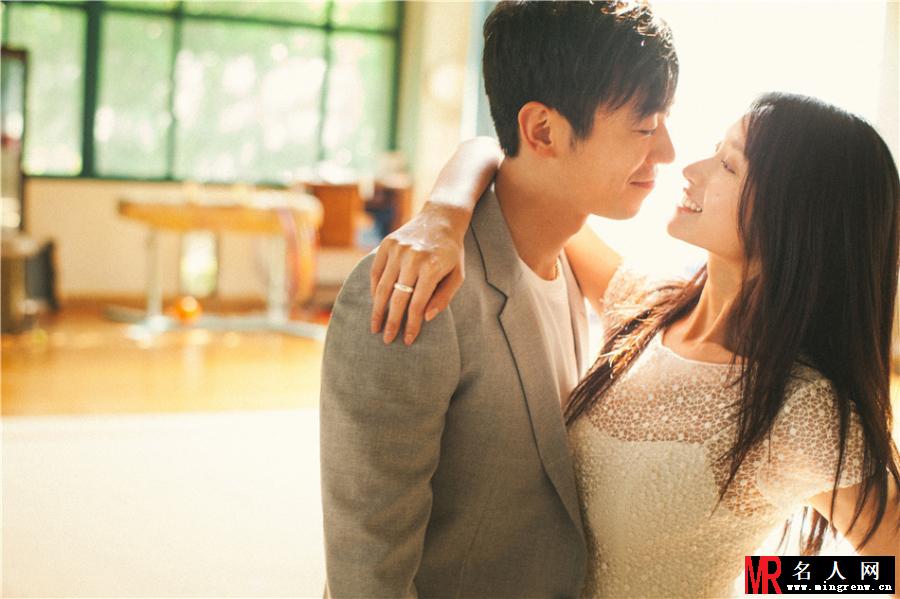 朱亚文沈佳妮婚纱照曝光 柔情甜蜜清新(1)