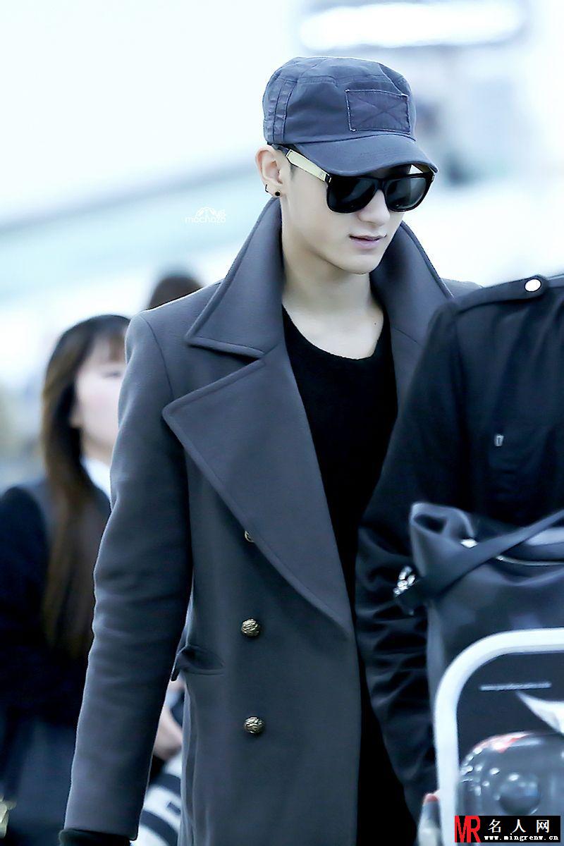 2014年11月EXO北京飞韩国机场写真黄子韬图片写真潮范十足(1)