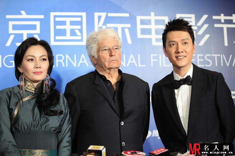2015年北京国际电影节闭幕式 冯绍峰帅气礼服出席(1)
