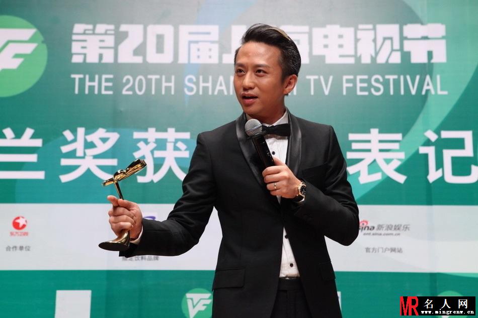 邓超代替孙俪拿奖后台耍宝搞怪(1)