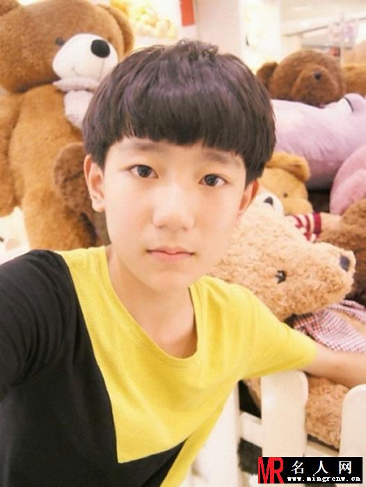 TFBOYS王源2013年下半年可爱卖萌生活照集(1)