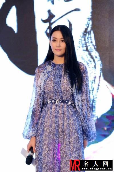 张馨予亮相某手机游戏发布会 对李晨死心期待新恋情(1)