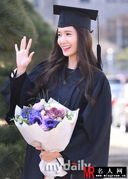 少女时代林允儿毕业照 甜美可人(1)