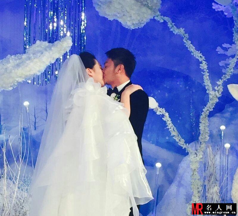 印小天婚礼公开怀孕消息 礼激吻洒泪(1)