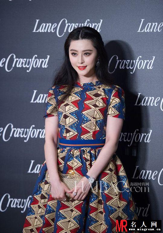 范冰冰彩裙亮相 与高层亲密耳语(1)