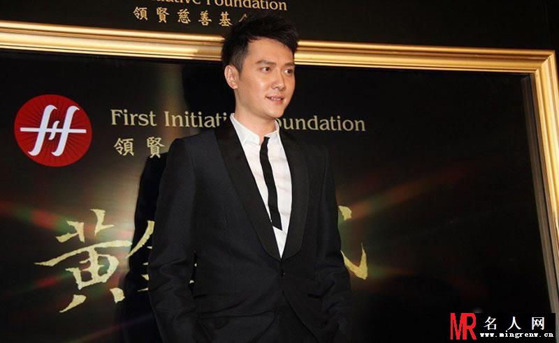 2014年《黄金时代》大合辑第一弹 冯绍峰现场笑容灿烂样子帅气(1)