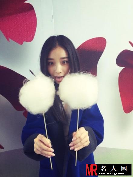 倪妮2014私密生活照 女神变成女神经吃棉花糖(1)