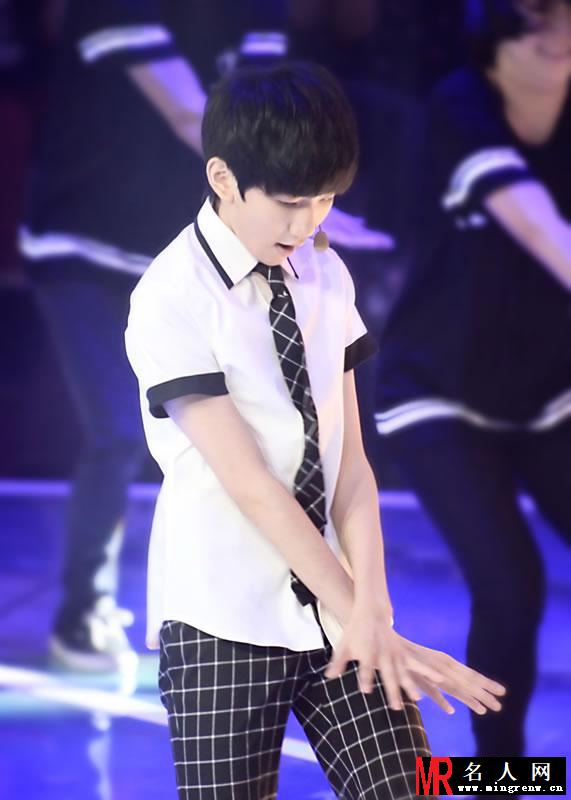 TFBOYS王源生活照 笑容甜美样子乖巧可爱(1)
