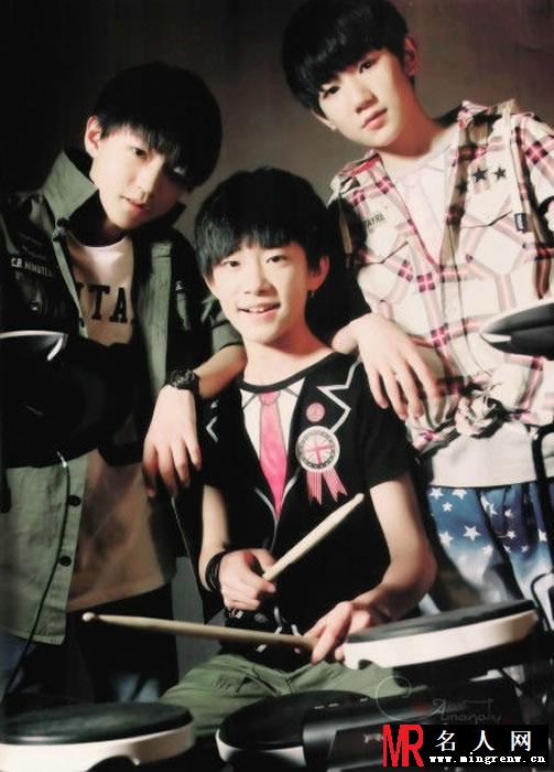 TFBOYS架子鼓旁帅气写真(1)