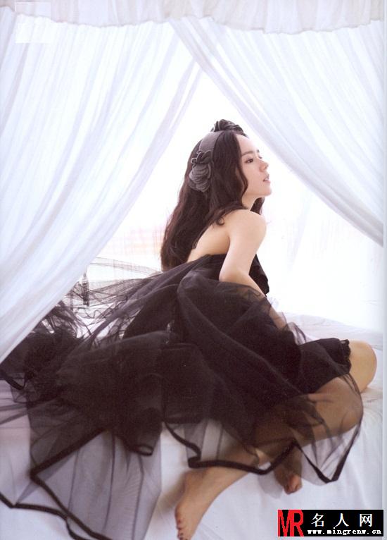 韩佳人大片登Forever女神杂志秀身材(1)