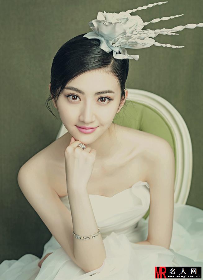 景甜浪漫婚纱写真 薄纱遮面尽显娇羞(1)