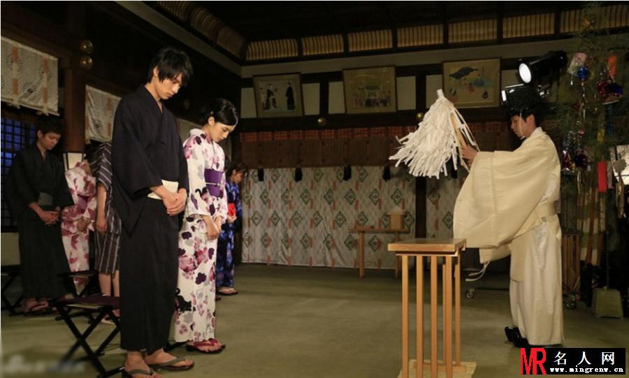福士苍汰川口春奈着浴衣亮相秀恩爱(1)
