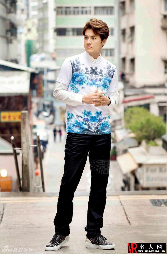 吴克羣潮牌街拍 帅气造型艺人侧目(1)