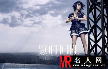 李宇春变身摄影师 携手周迅拍摄魅惑黑白大片(1)