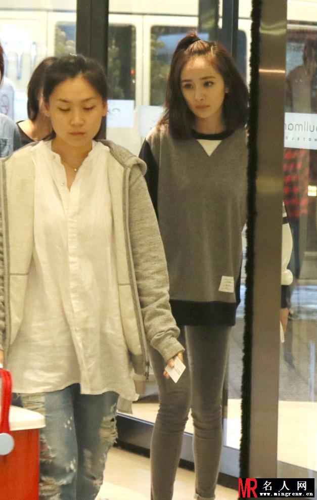 辣妈不忘春心 杨幂扎小辫宛如学生妹(1)