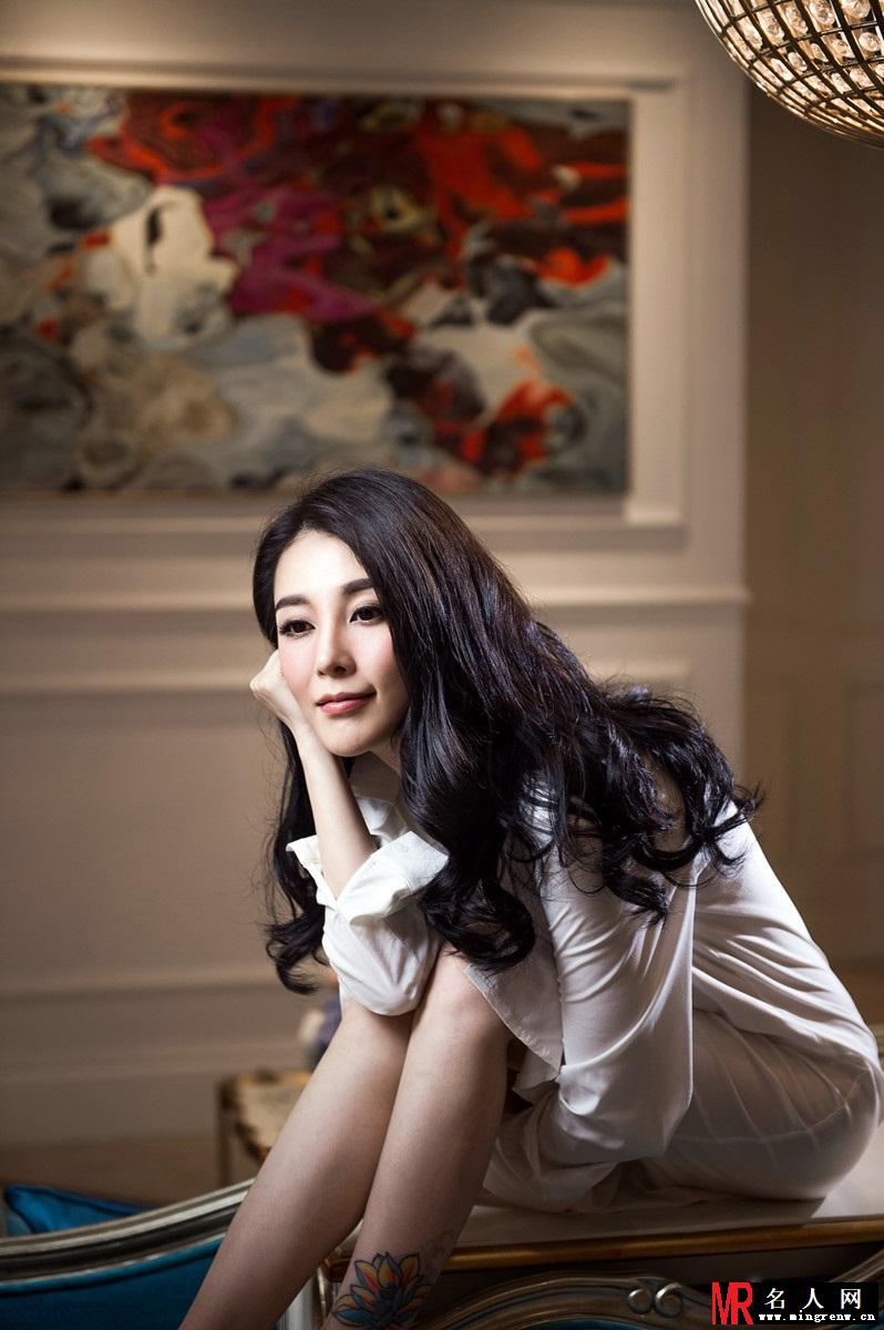 刘雨鑫最新居家性感写真 尽显温婉恬静(1)