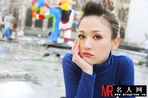 陈乔恩新书《乔见巴黎》搞怪写真 还能再爱吗？(1)