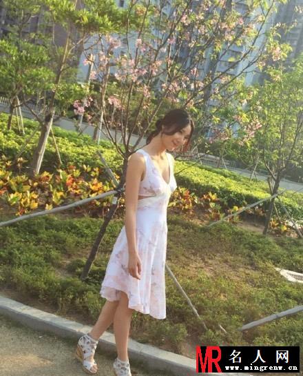 王祖蓝娇妻李亚楠性感低胸 诱惑动人身材劲爆(1)