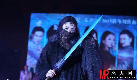 《蜀山战纪之剑侠传奇》发布会 陈伟霆赵丽颖古装卖萌亮相(1)
