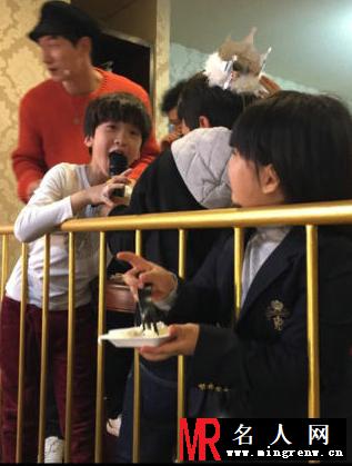 天天生日派对现场曝光 王诗龄田雨橙盛装赴宴(1)