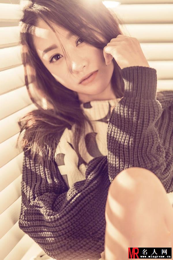 杨蓉初秋温暖写真 绽放笑靥展甜美(1)