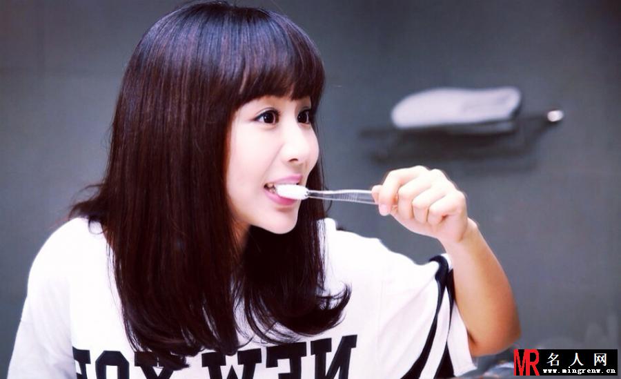 杨紫随性写真 网友大赞美呆了(1)