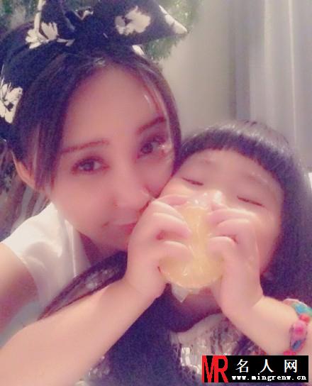 曹格儿子joe生日会 黄磊张歆艺现身献祝福(1)