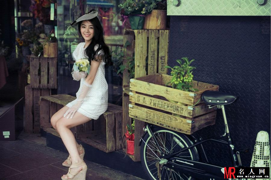 孟丽精彩写真 百变风格获赞(1)