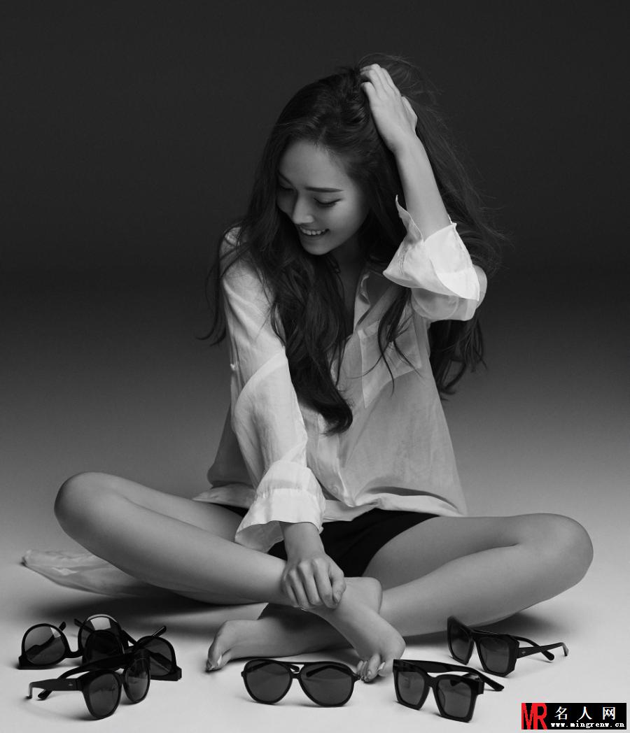 Jessica性感写真 暗黑色调大胆裸背(1)