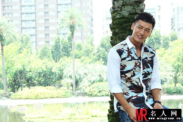 健身男神顾又铭户外写真 坦言心疼萧淑慎(1)